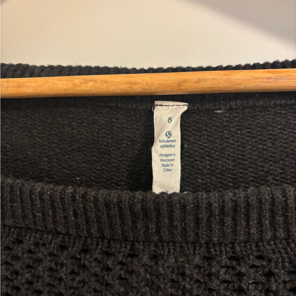 LULULEMON Be Present Pullover Heathered Black Cropped Sweater Size 8 - Picture 10 of 14